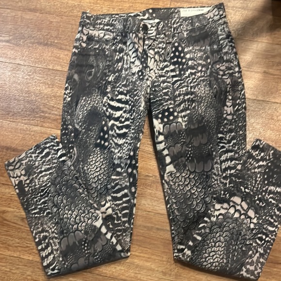 Cute jeans. - Picture 2 of 3